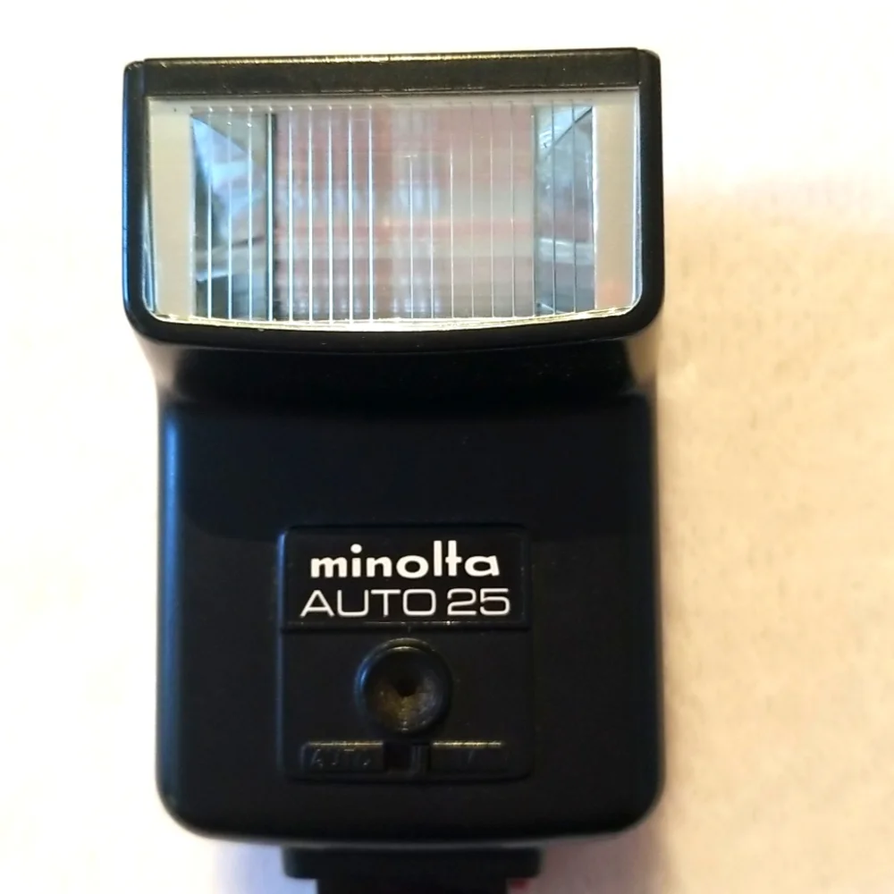 CAMERA EQUIPMENT:Minolta 35 MM Flash